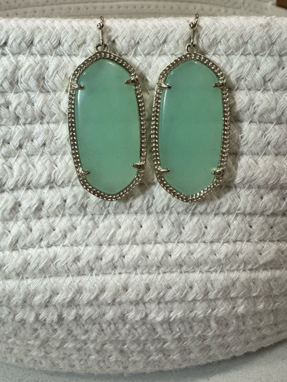Kendra Scott Elle Drop Earrings Green Chalcedony Gold Tone. Like new